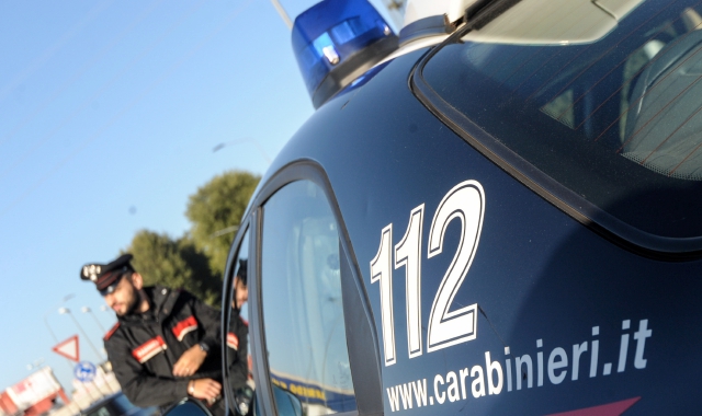 Sedicenni aggrediti da gruppo di maranza, uno finisce all’ospedale
