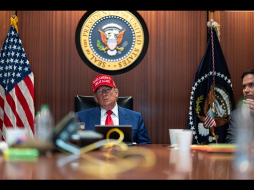 Trump: 'I negoziati con l'Iran procedono lenti, non avranno l'arma nucleare'