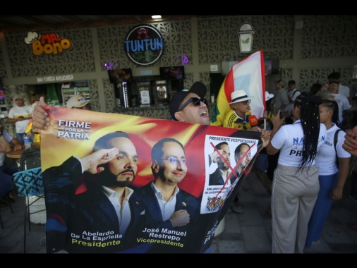 Colombia, al ballottaggio va il trumpiano de la Espriella con il progressista Cepeda