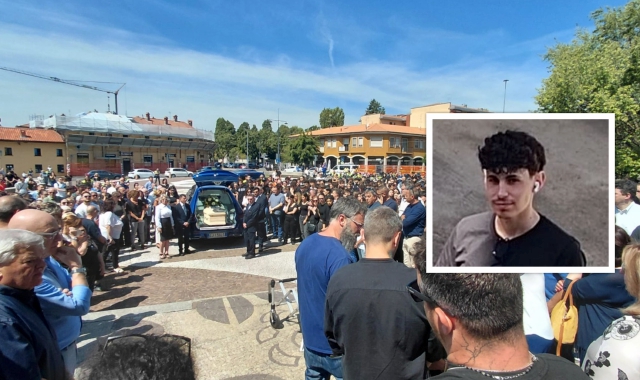 La folla al funerale e nel riquadro Nicolò Vergani