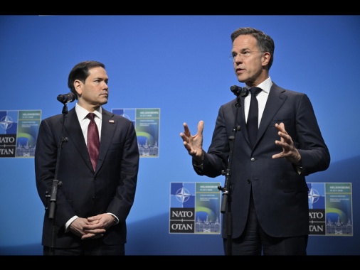 Ft, 'Usa stanno discutendo idea armi nucleari in altri Paesi Nato'