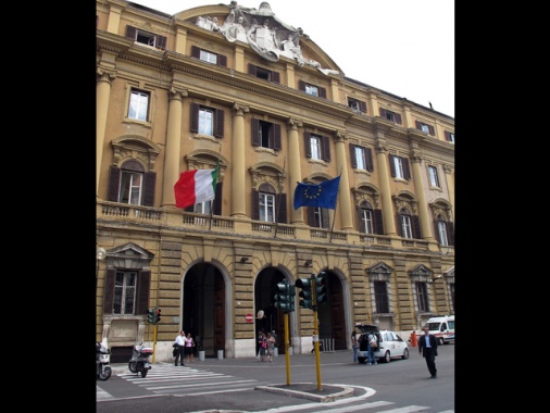 Lo spread tra Btp e Bund tedeschi apre in calo a 72 punti