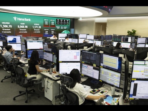 Borsa: l'Asia chiude contrastata e guarda all'Ia, sale il petrolio