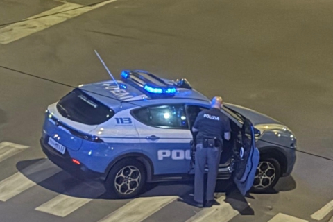 Botte in strada per i soldi