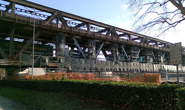Ponte di ferro, stop a traffico e treni per una settimana