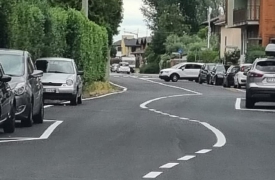 Una chicane per rallentare il traffico: polemiche a Olgiate