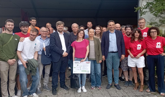 Festa dell’Unità alla Schiranna, inaugurazione con tovaglietta