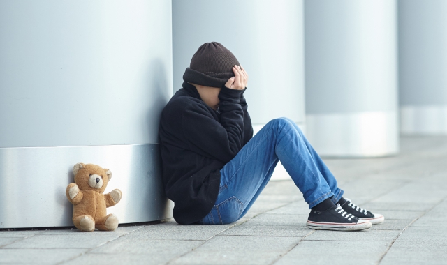 Il professor Cristiano Termine (sotto), direttore della Neuropsichiatria dell’Infanzia e dell’adolescenza  dell’Asst Sette Laghi, parla di «emergenza giovani»