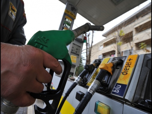 Taglio accise prorogato al 3 luglio, dimezzato sconto per il gasolio
