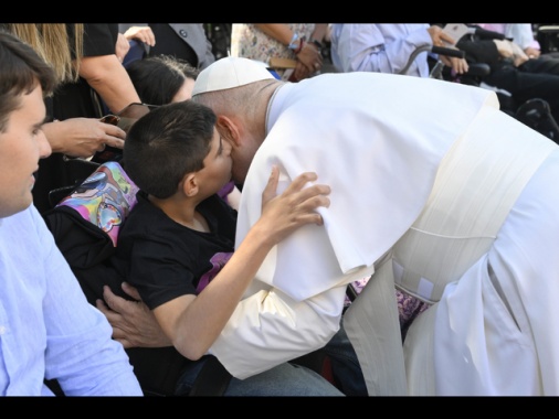 ++ Il Papa ai giovani, davanti al vuoto dell'indifferenza siate umani ++