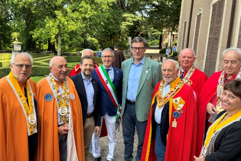 Giorgetti e il Ris in Cagnun: «Al ristorante dite che siete figli di pescatori»