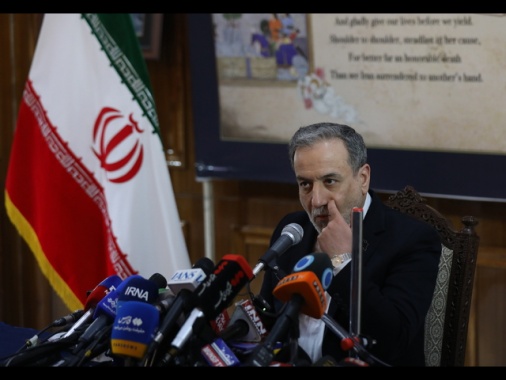 Araghchi pubblica su X bandiera iraniana unita a quella libanese