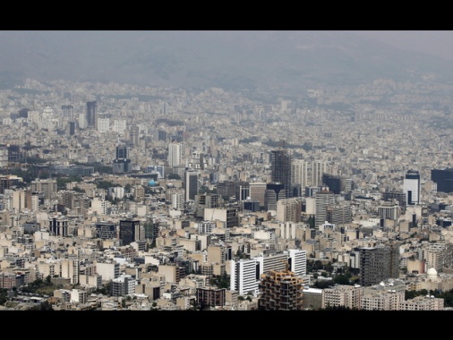 Media, potente esplosione udita a Teheran