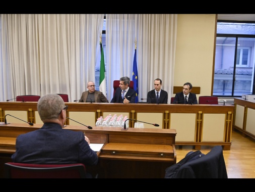Scontro in Commissione Covid, il presidente 'resto'