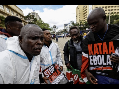 Kenya, arresti e lacrimogeni in nuove proteste contro il centro ebola Usa