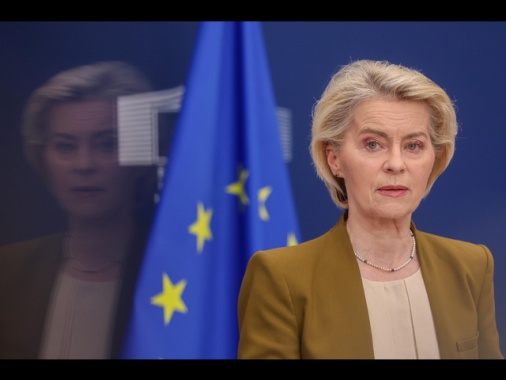Von der Leyen presenta nuove sanzioni alla Russia, 'la nostra costanza sta pagando'