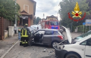 Scontro in viale Aguggiari, tre feriti