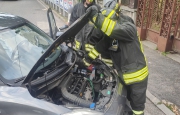 Scontro in viale Aguggiari, tre feriti
