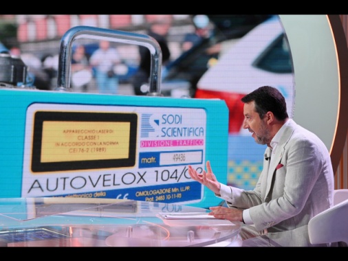 Salvini firma il decreto per l'omologazione e la disciplina degli autovelox