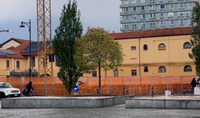 Il cantiere  del palazzo che sarà ultimato a metà 2027 
