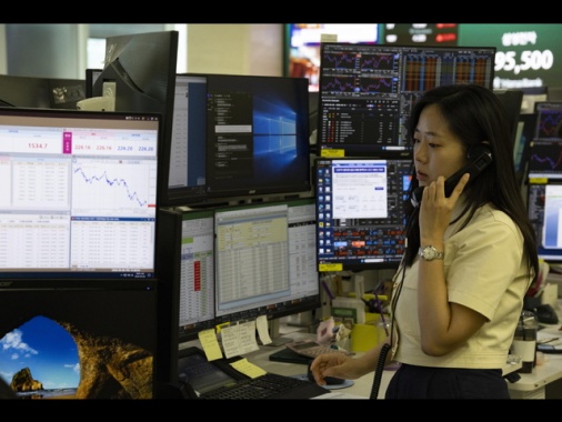 Borsa: l'Asia chiude in negativa, si raffredda l'entusiasmo per l'Ia