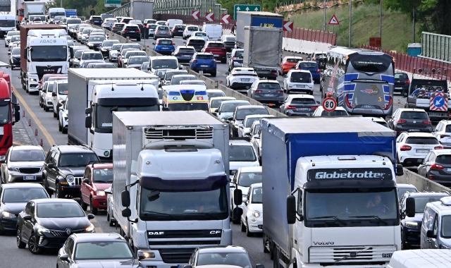 A8, calvario quotidiano: tutti in coda da Busto a Milano