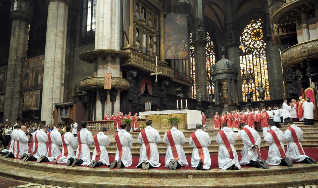 Cinque nuovi sacerdoti varesini ordinati in Duomo