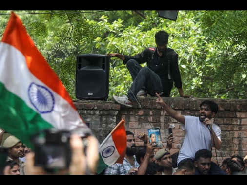 India, Partito delle blatte torna in piazza per dimissioni ministro