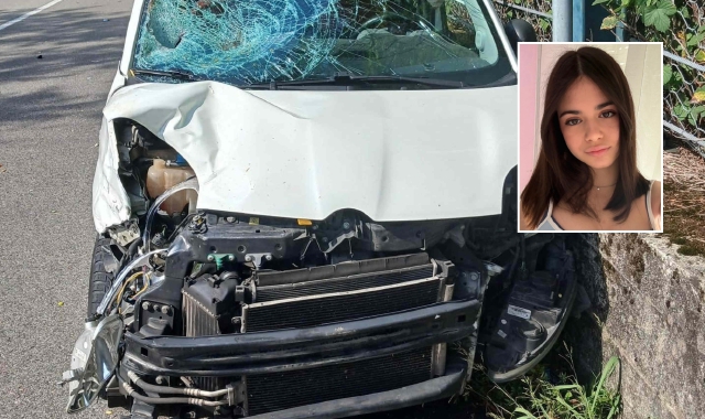 L’auto distrutta dopo l’incidente. Nel riquadro, la vittima, Sara Vetrano