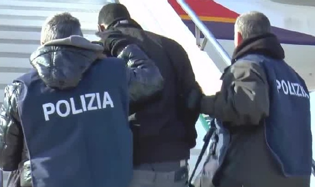 Mail di odio all’Accademia, accompagnato a Malpensa ed espulso