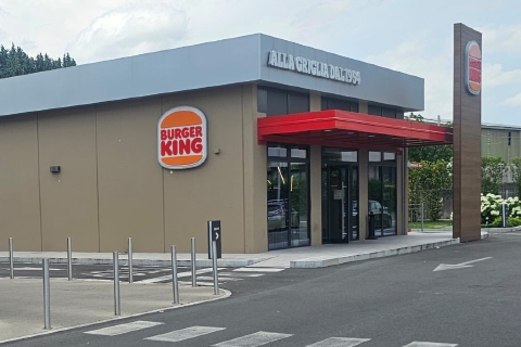 Escalation di colpi. Dopo il bancomat, rapinato il fast food
