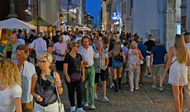 Un’immagine dell’edizione 2025 della Notte Bianca a Busto Arsizio