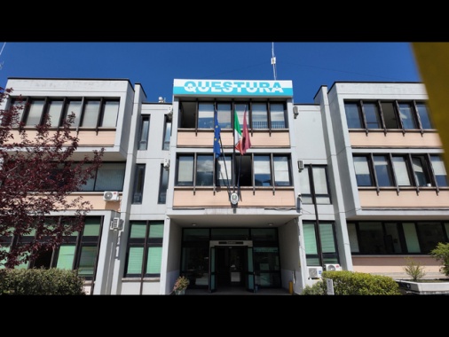Morte avvelenate, amica di famiglia denunciata per favoreggiamento