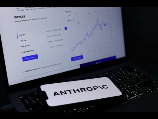 Anthropic sospende i modelli IA più potenti su pressioni governo Usa