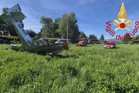 Ultraleggero si schianta, gravissime due persone