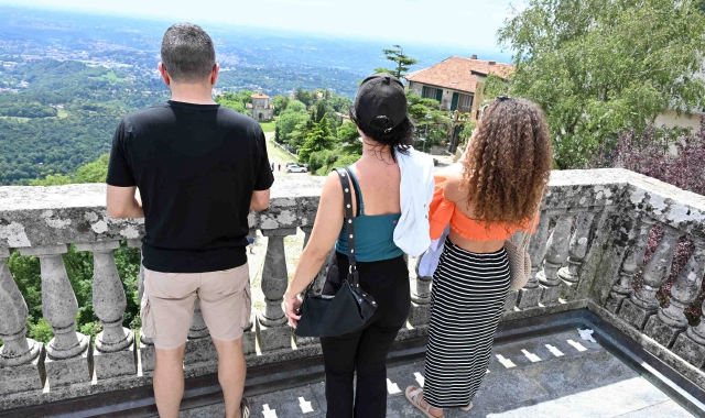 Lago e Sacro Monte per combattere il caldo. Massime in aumento