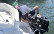 Motoscafi truccati sul lago