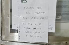 Turisti in stazione ma il bus sostitutivo è sul lungolago