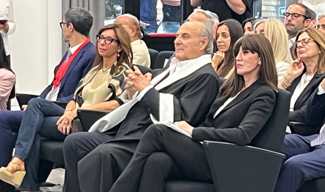 Gerry Scotti e il ministro Anna Maria Bernini all’Università dell’Insubria a Varese (foto Puricelli)