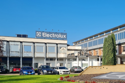 Electrolux, licenziamenti congelati