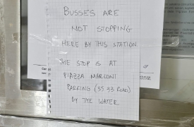 Quattro posti, trenta persone: proteste per i bus sostitutivi
