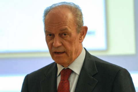 Busto: Angelo Carenzi cittadino benemerito