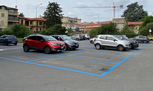 Il parcheggio diventa a pagamento. E si svuota