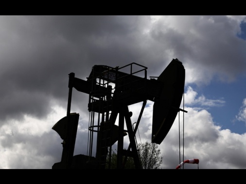 Petrolio in calo, Wti a 75,75 dollari