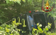Si ribalta in auto, soccorso in Valganna