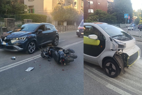 Via Crispi, scontro tra auto, mini auto e scooter