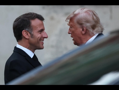 Trump ha firmato l'accordo con l'Iran a Versailles a cena con Macron