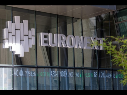 Borsa: Europa a due velocità, future Usa positivi, Milano +0,3%