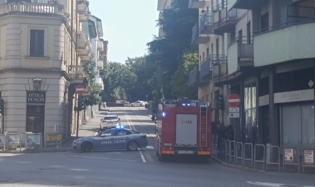 Varese: precipita dal balcone e muore