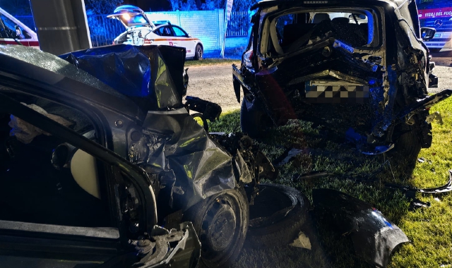 Si schianta contro due auto parcheggiate: due feriti nella notte a Dairago